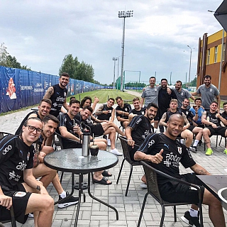 «Борские» футболисты устроили барбекю: Суарес, Кавани и компания позволили себе немного расслабиться 2