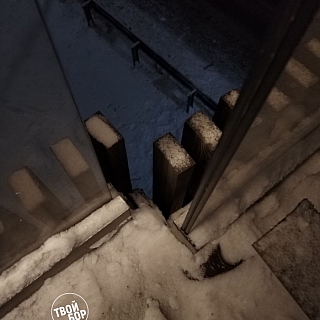 На Волгоречье грузовик сначала снёс светофор, а затем протаранил мост 1