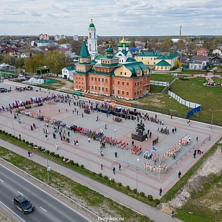 Масштабный парад Юнармейского движения прошёл при участии Митрополита 2