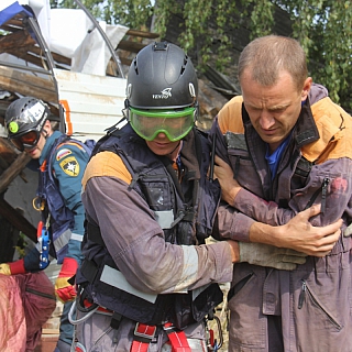 Спасатели извлекли «пострадавших» из рухнувшего самолета: стартовал второй день Всероссийских сборов спасателей на Бору 1
