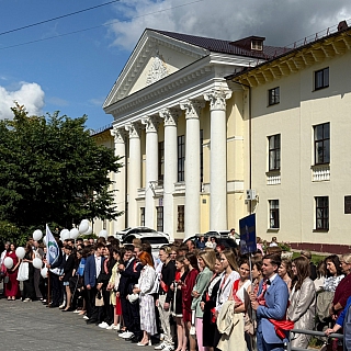 Парад выпускников прошел на Бору 8
