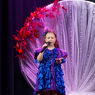 Атмосферные фото с праздничного концерта на Стекольном 5