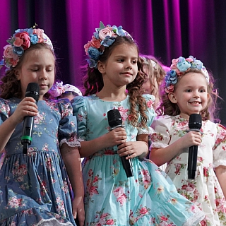 Атмосферные фото с праздничного концерта на Стекольном 6