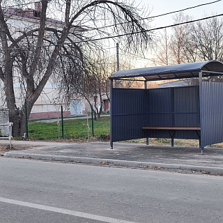Борчане остались недовольны новыми остановочными павильонами 1