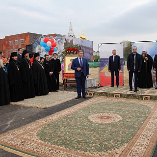 6 мая под стенами Сергиевской слободы был заложен сквер 4