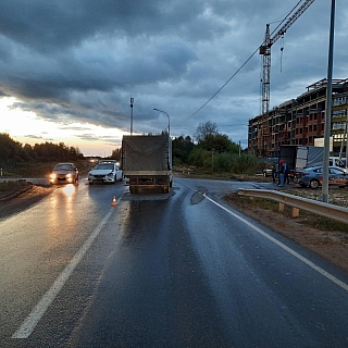 Четыре автомобиля столкнулись на одном борском повороте 1