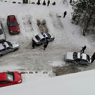 Банда из отца и 17-летнего сына ограбила магазин на Бору 1