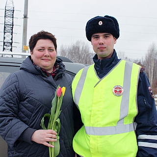Борские сотрудники ДПС совместно с Общественным советом заступили в цветочный патруль 3