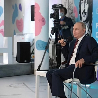 Ученица борского лицея Аиша Садриева побывала на открытом уроке вместе с Владимиром Путиным 2