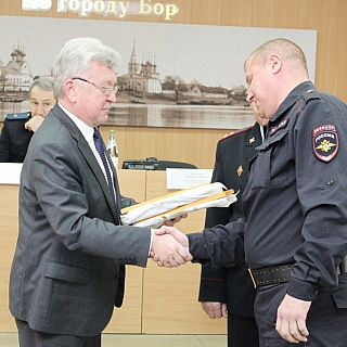 На Бору полицейские подвели итоги оперативно-служебной деятельности 10