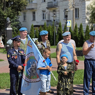 Расплескалась синева, десантники в центре Бора 2