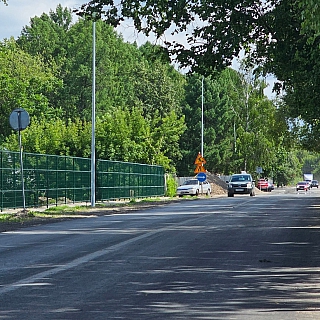 Асфальт, стоянка и тротуар появились у городского парка 1