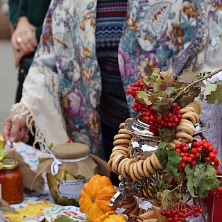 Подходи, честной народ — угощенье всех зовёт! 1
