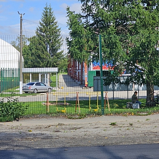 Асфальт, стоянка и тротуар появились у городского парка 2