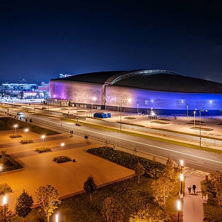 У новой ледовой арены включили подсветку 2