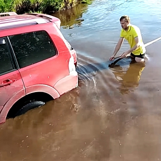 Нижегородцы «утопили» несколько машин, пытаясь объехать борскую пробку 2