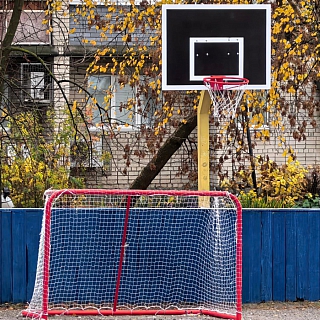 На улице Луначарского обновили спортивную площадку 1