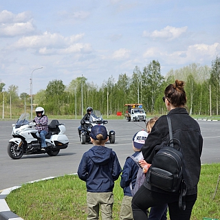 Байкеры из разных городов собрались на Бору открыть мотосезон 4