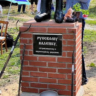 В борской деревне открылся необычный памятник 3