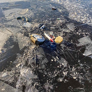 МЧС подтвердило гибель двоих человек на Бору после провала снегохода 1