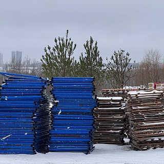 Визит губернатора на Бор ускорил ремонт дома около канатки 2