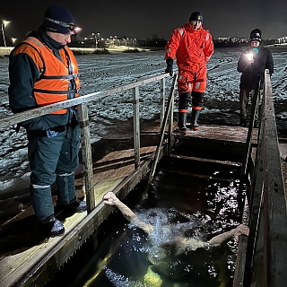 Сотни борчан не побоялись ледяной воды 5