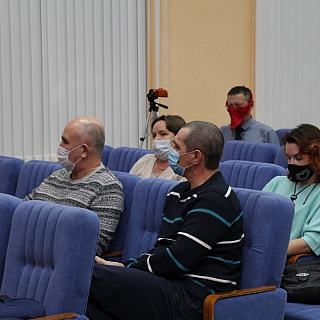 Глава местного самоуправления встретился с родителями, которые выступают против дистанционного обучения 2