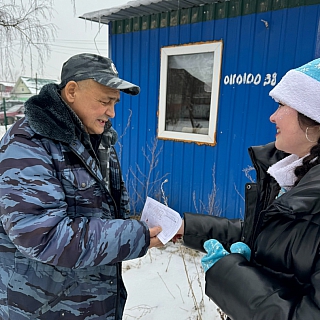 Школьники поздравили медиков 5