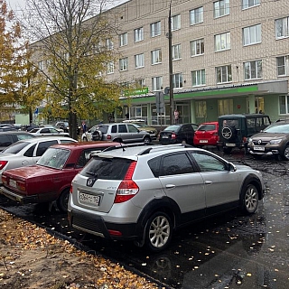 У борской поликлиники новая парковка 5