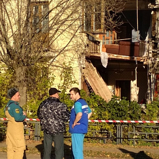 Часть жи­ло­го до­ма 1952 го­да по­строй­ки об­ру­ши­лась на Бо­ру 3