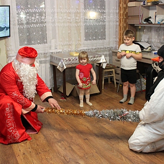 Общественный совет при борской полиции подарил сказку детям сотрудников ОВД 5