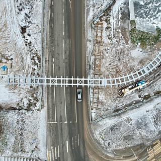 На Бору продолжается монтаж нового пешеходного моста 2