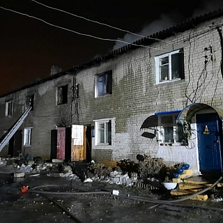 Пожар потушили в многоквартирном доме на Бору 2