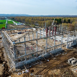 На Бору продолжают строить огромный крытый футбольный манеж 3