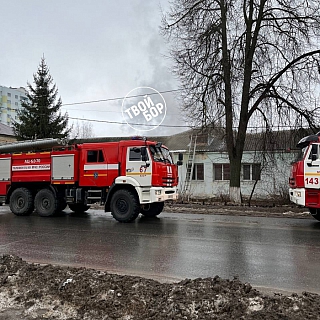 На Стекольном горит городская баня 2