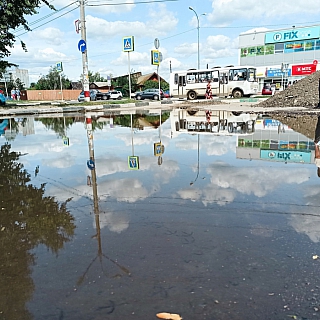 Парковку в центре Бора обновят, а лужа остается 2