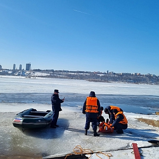 Спасательная операция развернулась на Волге около парома 4
