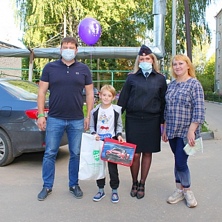 Сотрудники полиции и Общественный совет  поздравили школьников с началом учебного года 2