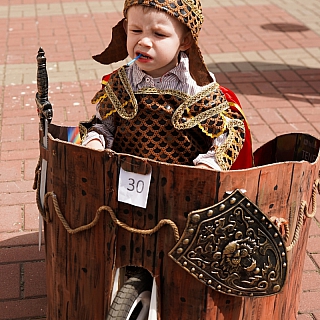 На Бору, по главной улице города, прошёл праздничный парад колясок 8