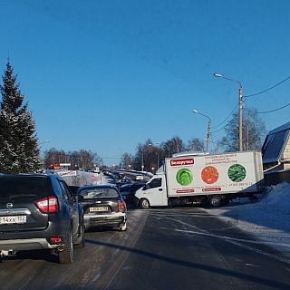 Перевозивший группу детей автобус попал в ДТП на Бору 8 января 2