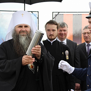 6 мая под стенами Сергиевской слободы был заложен сквер 9