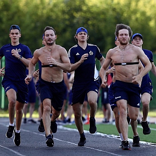 Московские хоккеисты тренируются на Бору 3