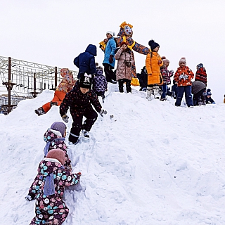 14 марта сожгли чучело Масленицы и Коронавируса под Канатной дорогой 3