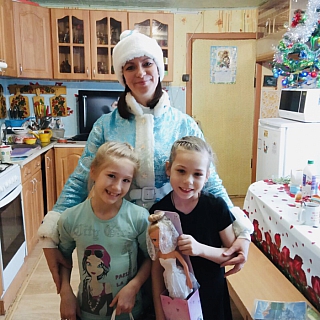 В рамках благотворительной акции «Мандарин» активисты доставили подарки детям. 2