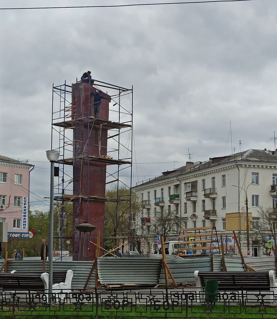 Стелу на площади Победы отремонтируют по гарантии