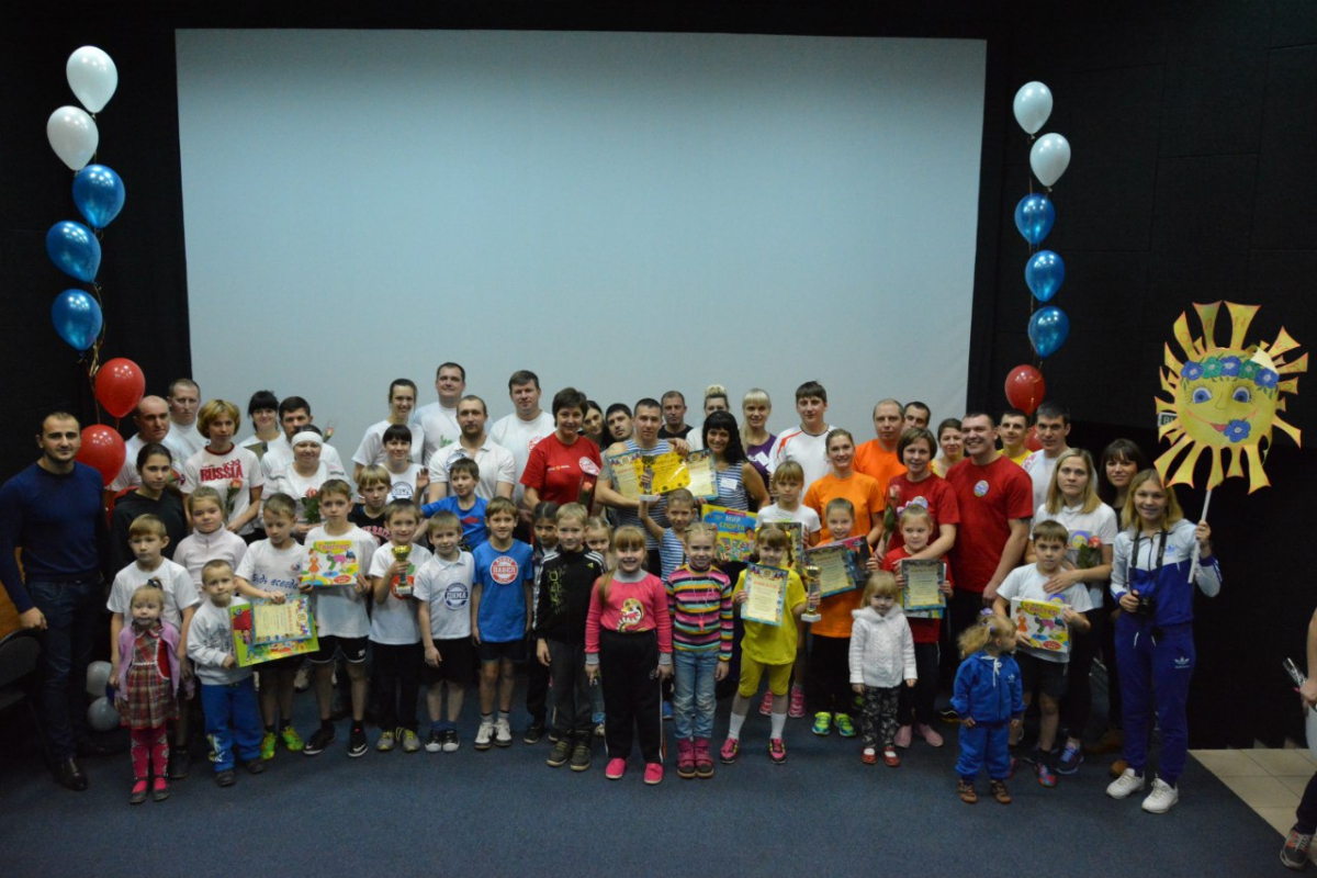 Папа, мама, я - дружная, спортивная семья!