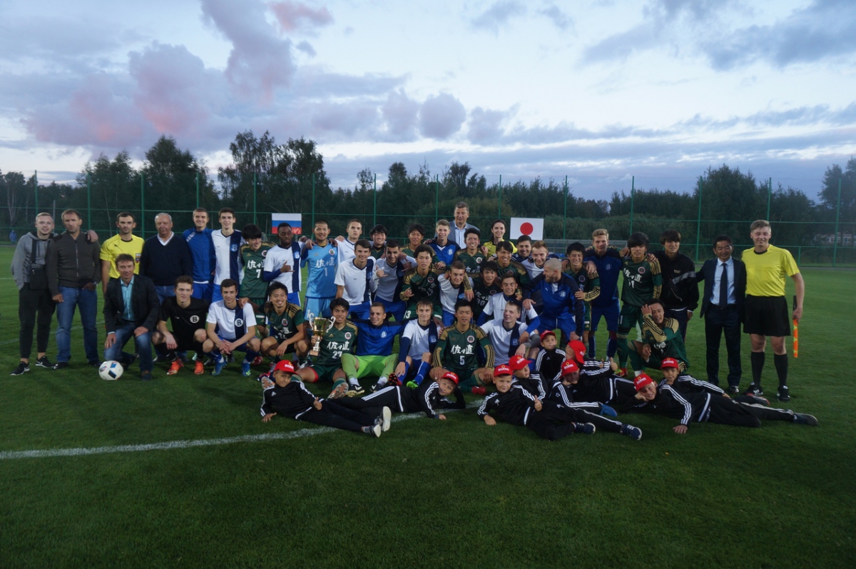 Товарищеский матч по футболу с японцами прошел на Бору