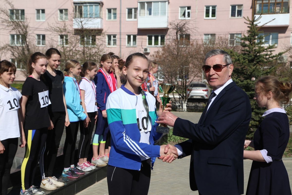 Около полутысячи школьников вышли на старт эстафетного пробега в честь Дня Победы