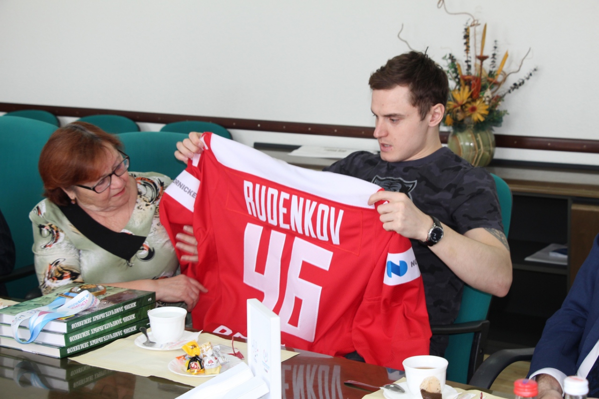 Российская хоккейная команда во главе с Игорем Руденковым одержала победу на Универсиаде в Красноярске