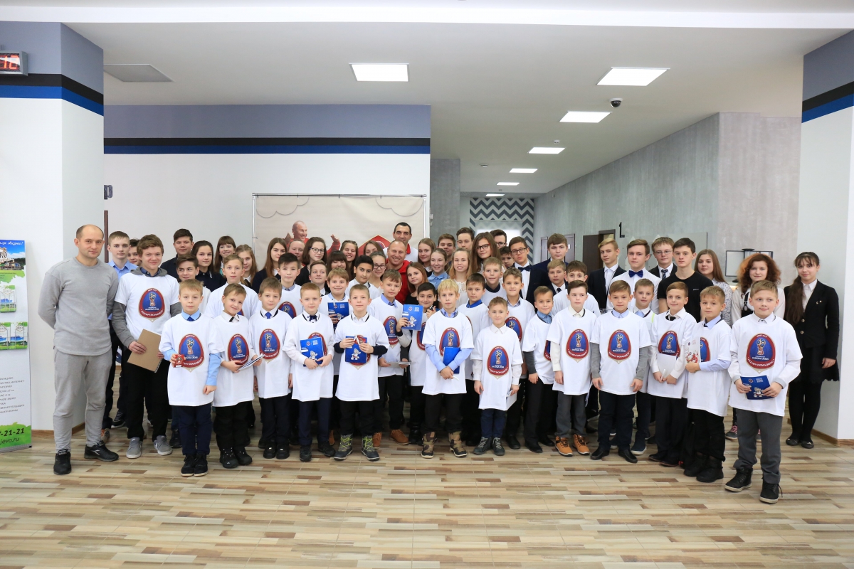 Урок «Навстречу Чемпионату мира по футболу FIFA 2018 в России» прошел на территории в Спортцентра «Борский»